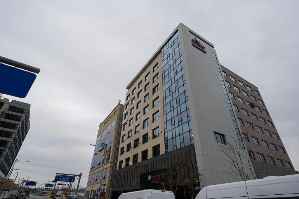 Surestay Plus Hotel By Best Western اسان المظهر الخارجي الصورة